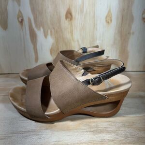 Dansko Tamia Tan Wedge Sandals Women’s Size 8.5